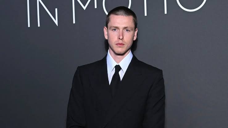 harris dickinson feet​